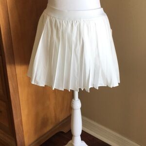 LULULEMON tennis skirt.NWT.